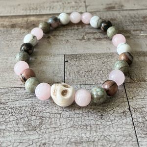 Natural healing crystal stone bead & skull handmade bracelet new NWT boho goth